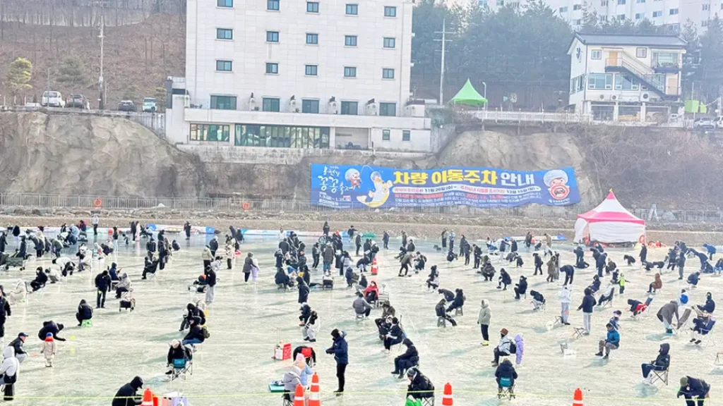 홍천강 꽁꽁축제 2026 얼음낚시 사진